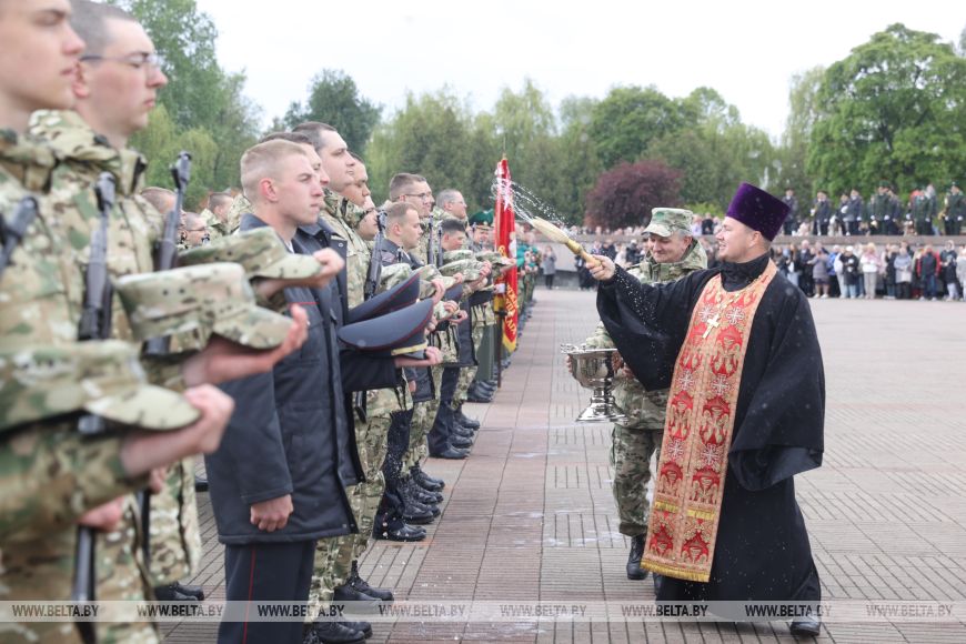 Молодое пополнение пограничников и военнослужащих внутренних войск приняли присягу в Брестской крепости