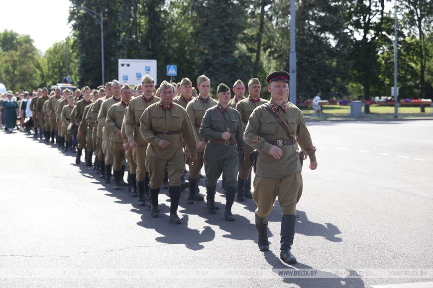 Тоже была суббота, люди отдыхали. Атмосферу последнего мирного дня 1941 года воссоздали в Бресте