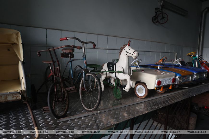 Сотни экспонатов. В Ляховичах создали масштабную экспозицию раритетной техники