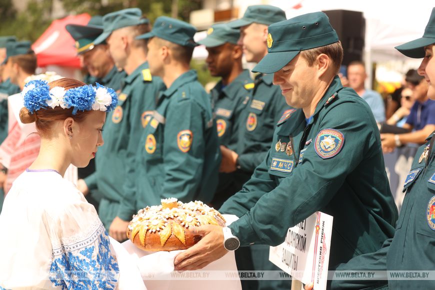 Соревнования сильнейших спасателей-пожарных стартовали в Бресте — фото и видео