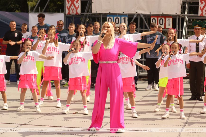 Соревнования сильнейших спасателей-пожарных стартовали в Бресте — фото и видео