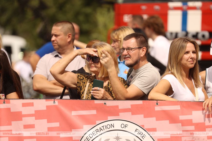 Соревнования сильнейших спасателей-пожарных стартовали в Бресте — фото и видео