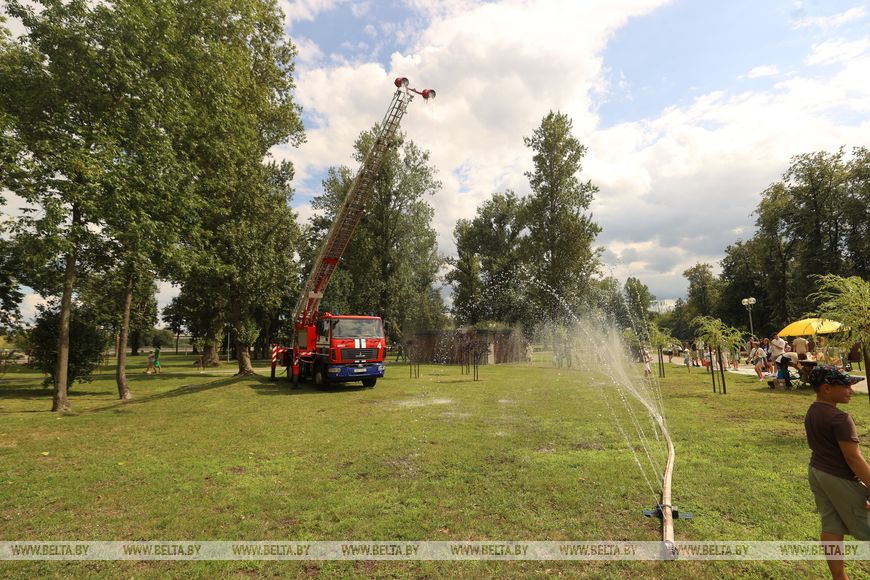 Соревнования сильнейших спасателей-пожарных стартовали в Бресте — фото и видео