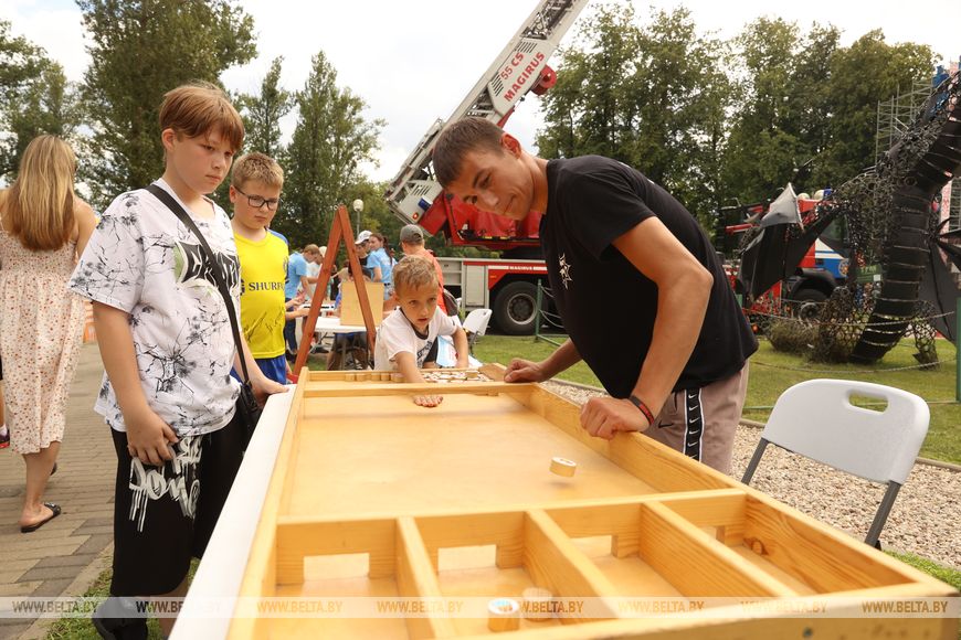 Соревнования сильнейших спасателей-пожарных стартовали в Бресте — фото и видео