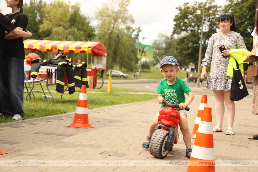 Соревнования сильнейших спасателей-пожарных стартовали в Бресте — фото и видео