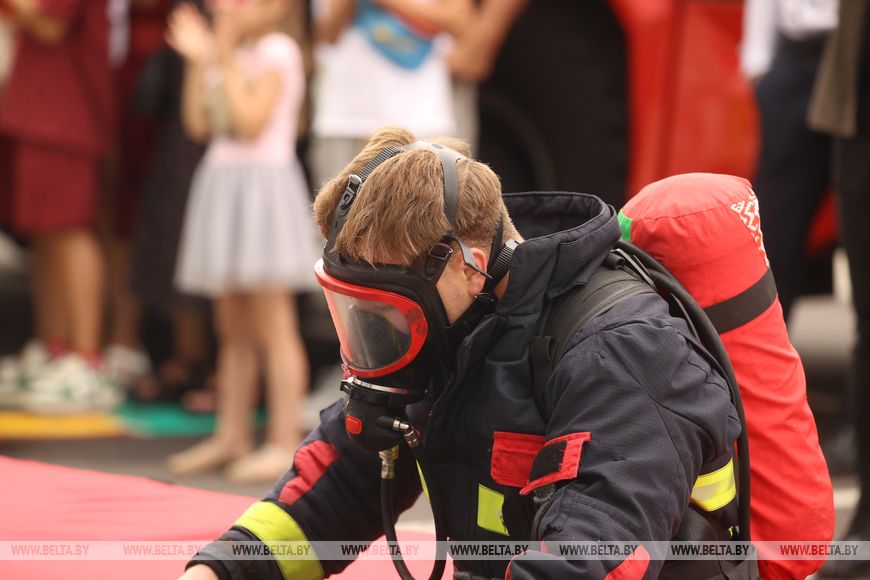 Соревнования сильнейших спасателей-пожарных стартовали в Бресте — фото и видео