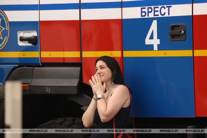 Соревнования сильнейших спасателей-пожарных стартовали в Бресте — фото и видео