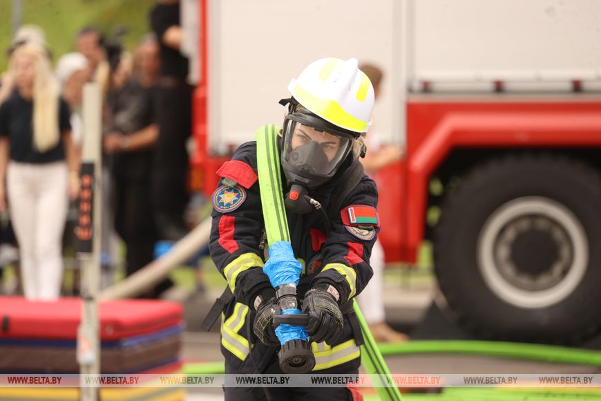 Соревнования сильнейших спасателей-пожарных стартовали в Бресте — фото и видео