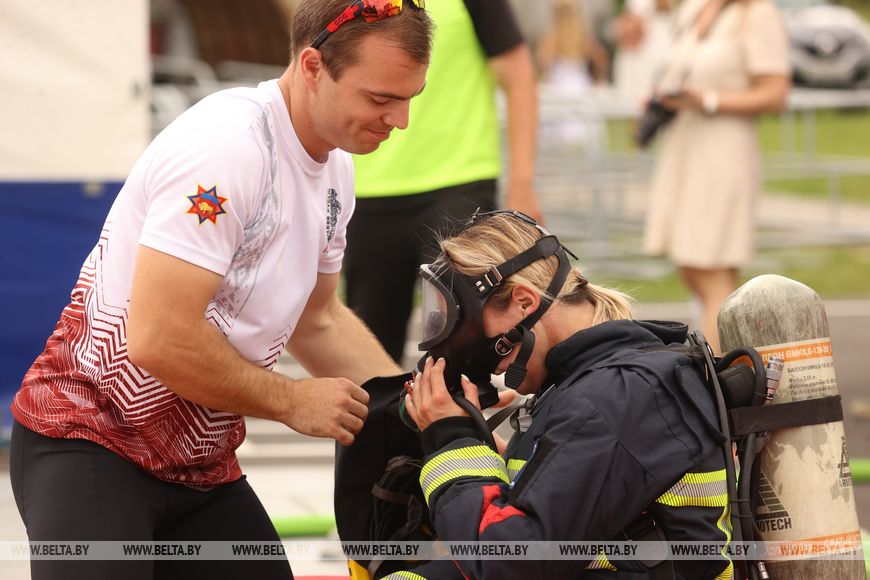 Соревнования сильнейших спасателей-пожарных стартовали в Бресте — фото и видео
