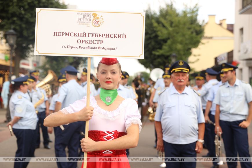 Вальс цветов и Беловежская пуща. В Бресте с фееричного дефиле начался Парад оркестров