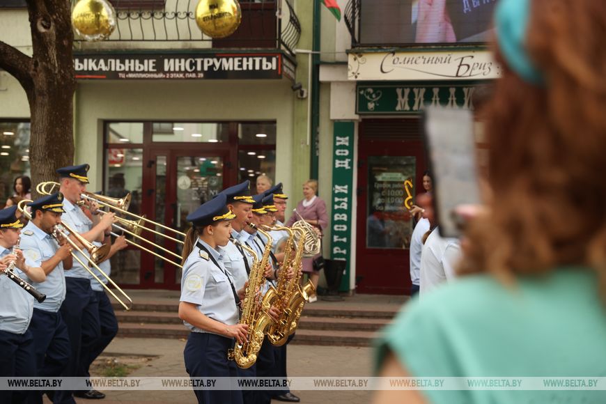 Вальс цветов и Беловежская пуща. В Бресте с фееричного дефиле начался Парад оркестров