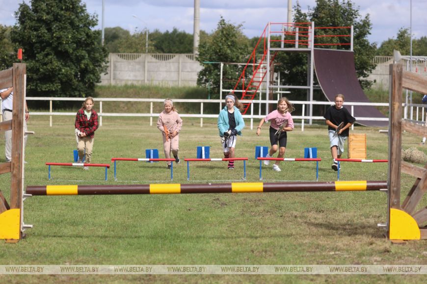 Соревнования, конкурсы и мастер-классы: спортивно-семейный фестиваль «Конная фиеста» проходит в Бресте