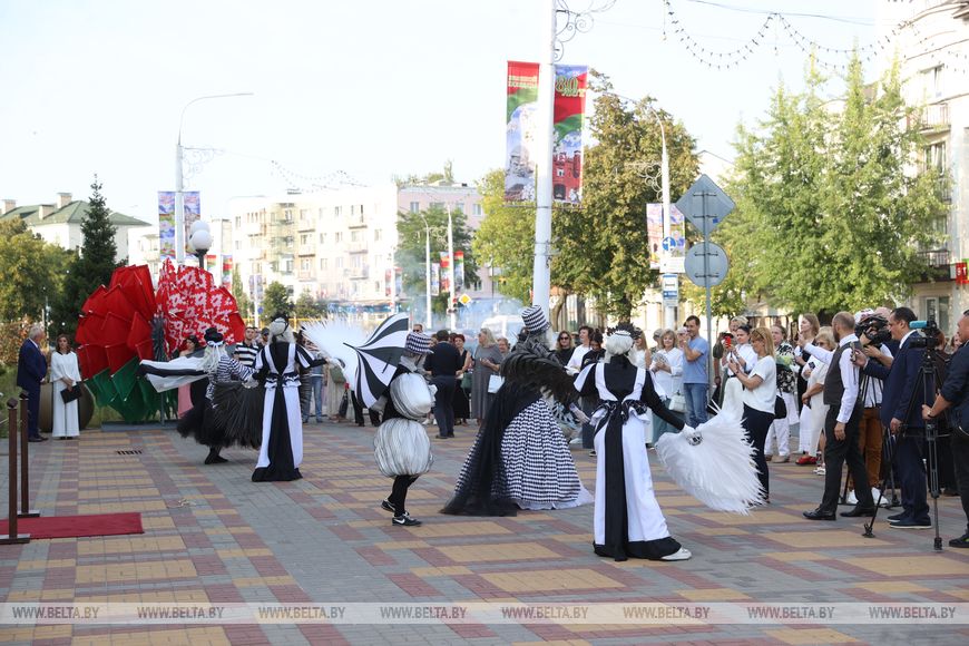 Спектаклем Горький хлеб Национального драмтеатра им. Горького открылся фестиваль Белая Вежа-2025
