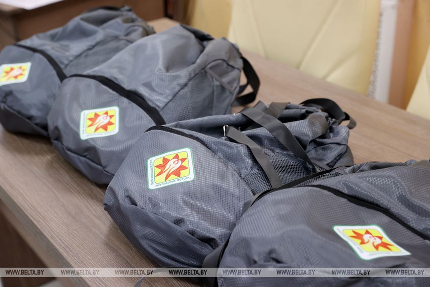 Поздравили с началом учебного года и напомнили о безопасности: милиционеры посетили детскую больницу в Бресте