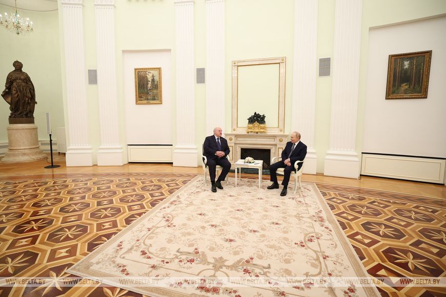 Лукашенко предложил Путину обсудить ряд региональных проблем