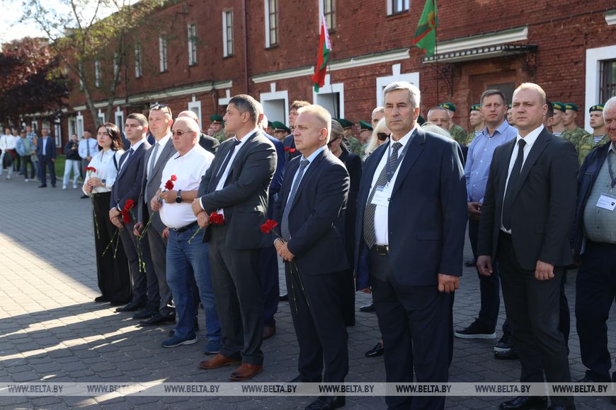 В Бресте белорусским пограничникам передали пять новых грузовых автомобилей