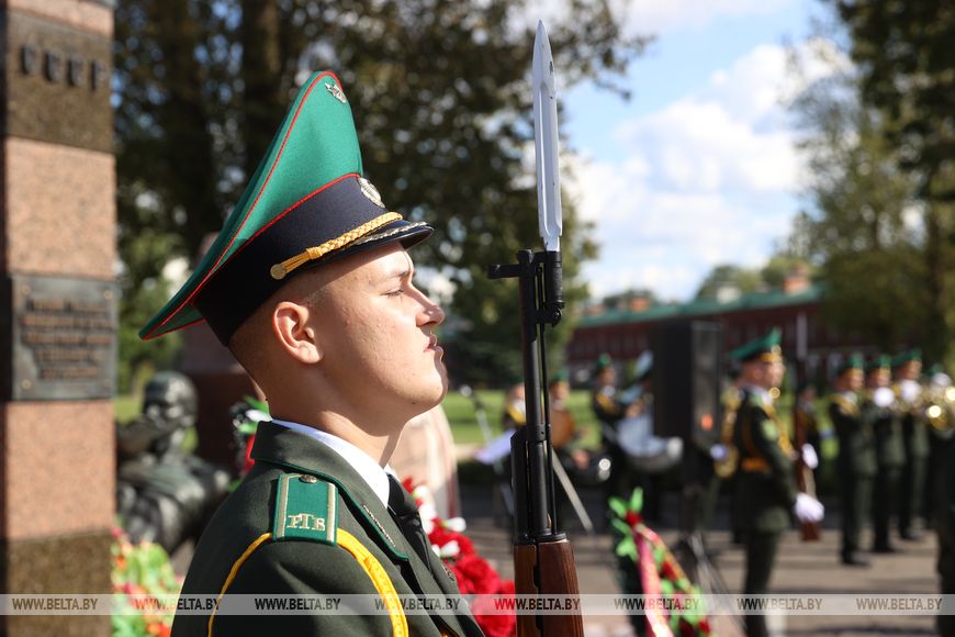 В Бресте белорусским пограничникам передали пять новых грузовых автомобилей