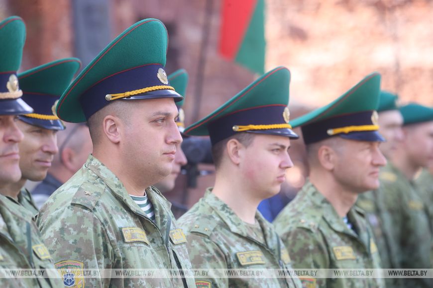 В Бресте белорусским пограничникам передали пять новых грузовых автомобилей