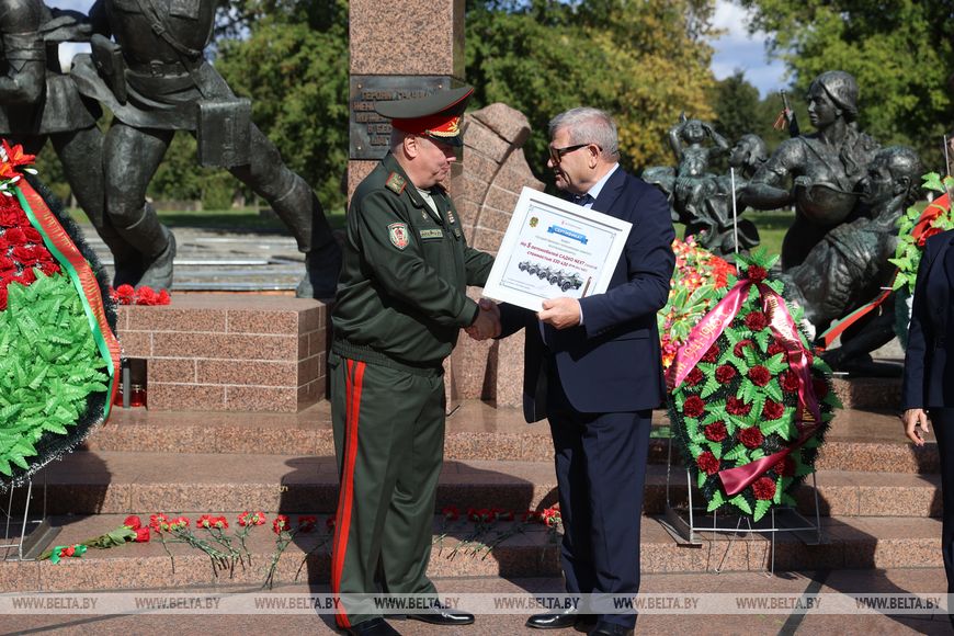 В Бресте белорусским пограничникам передали пять новых грузовых автомобилей