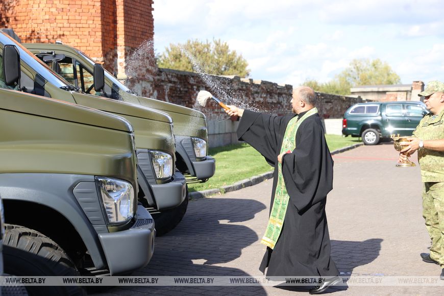 В Бресте белорусским пограничникам передали пять новых грузовых автомобилей