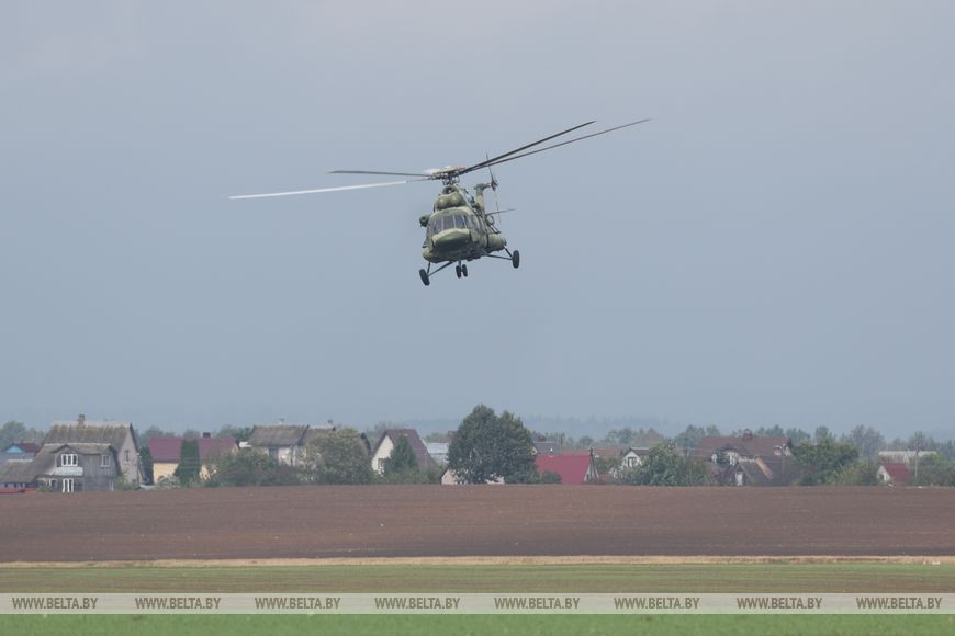 На учении Запад-2025 военные самолеты посадили на автомобильную дорогу