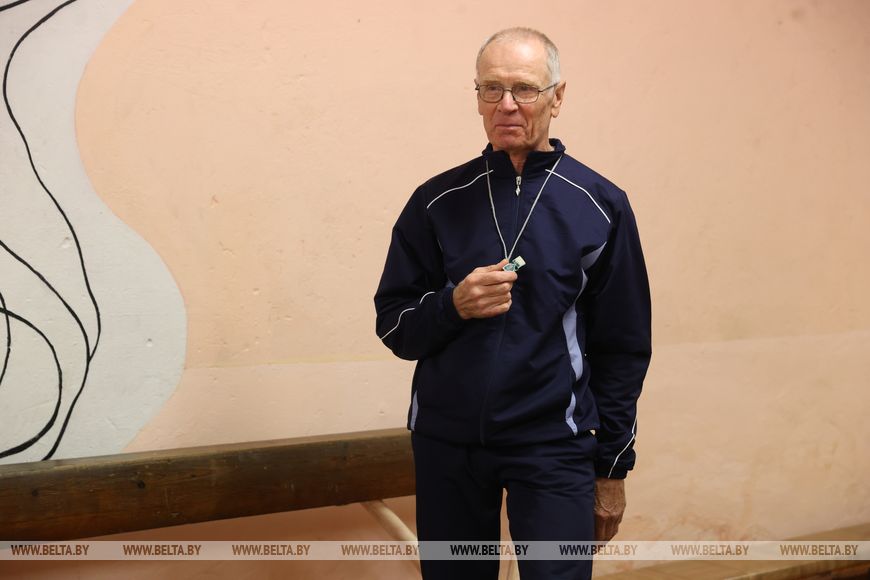 В Брестском областном кадетском училище преподает учитель физкультуры с 53-летним стажем