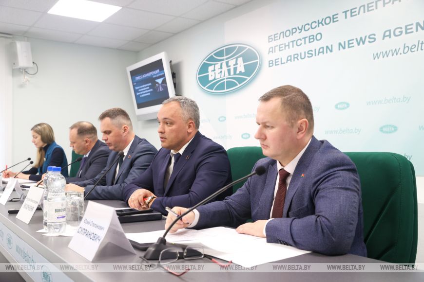 Скоростные дороги к городам-спутникам, связь агрогородков с райцентрами. Минтранс о задачах на пятилетку