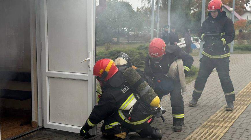 Спасатели провели учения в Домачевском социальном пансионате в Брестском районе