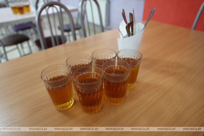 За пиццей и сосисками в тесте - очередь, а каша и пельмени - в отходы. Почему так - спросили у школьников