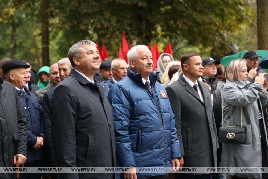 Памятник креветке дополнил облик Белоозерска — столицы «Дажынак-2025» в Брестской области