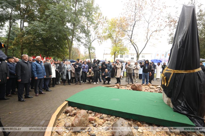 Памятник креветке дополнил облик Белоозерска — столицы «Дажынак-2025» в Брестской области