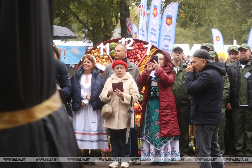Памятник креветке дополнил облик Белоозерска — столицы «Дажынак-2025» в Брестской области
