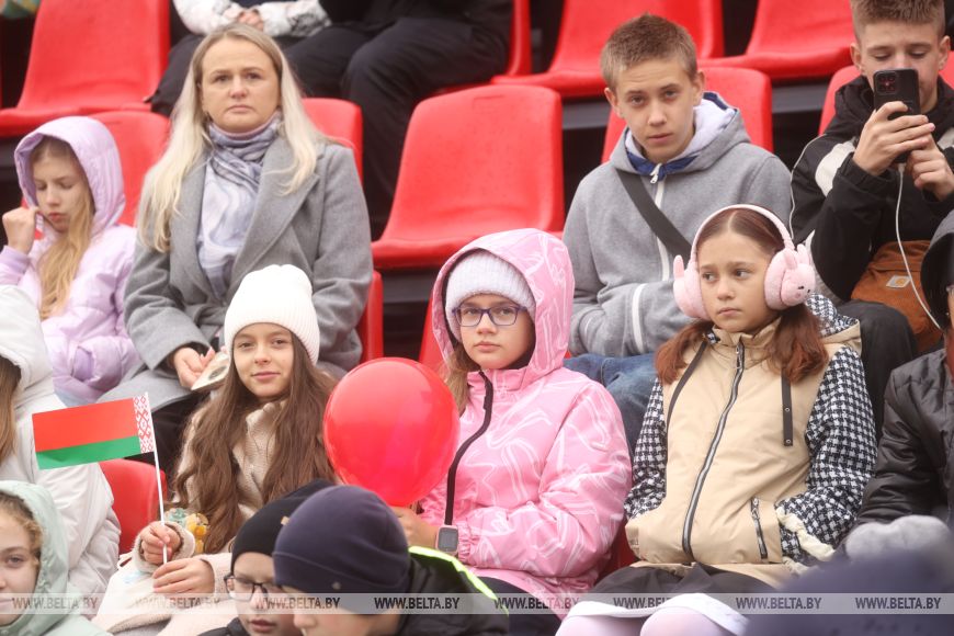 Обновленный стадион и оздоровительный корпус открыли в Белоозерске в день областных «Дажынак»