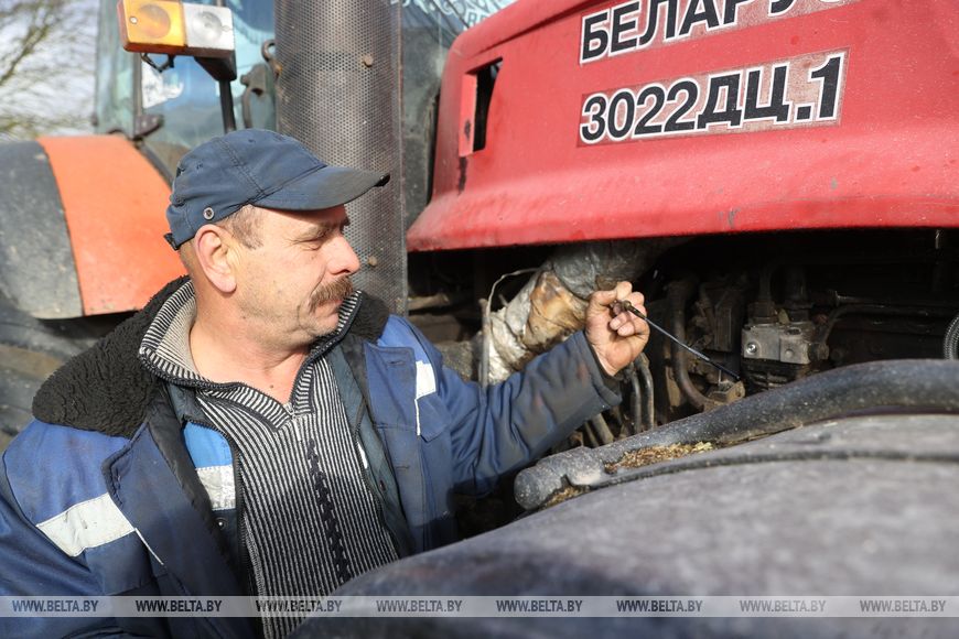 18-летняя Лия и трактор. История из Брестской области