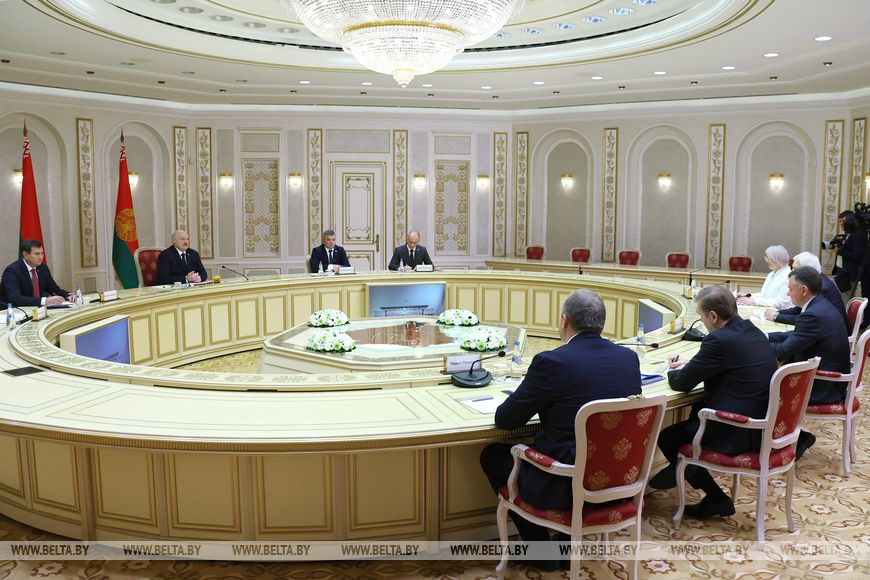 Лукашенко: жизнь заставит Польшу и страны Балтии строить нормальные отношения с Беларусью и Россией