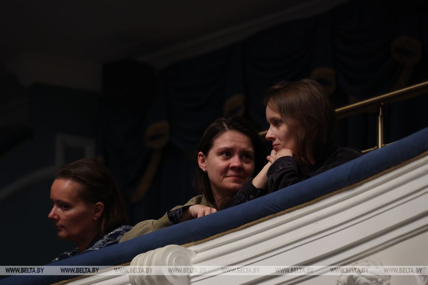 Спектакль Корова представил Брестский театр кукол на конкурс театрального искусства