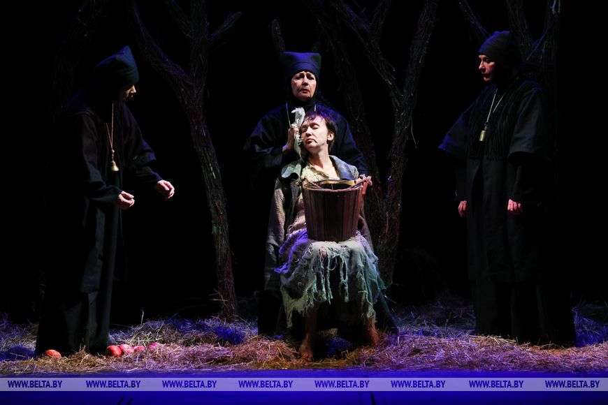 Спектакль Корова представил Брестский театр кукол на конкурс театрального искусства