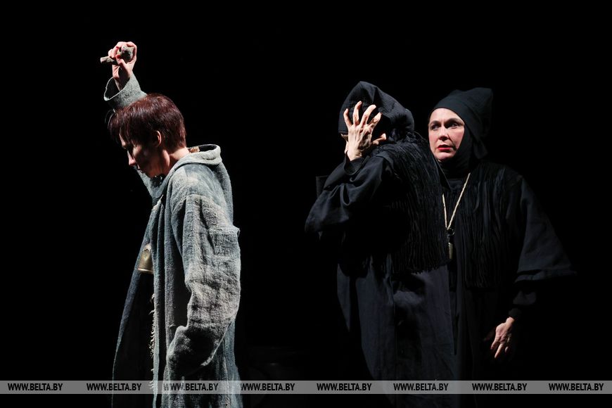 Спектакль Корова представил Брестский театр кукол на конкурс театрального искусства