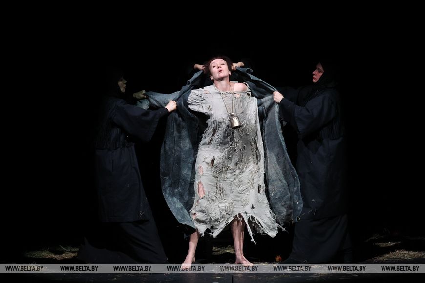 Спектакль Корова представил Брестский театр кукол на конкурс театрального искусства