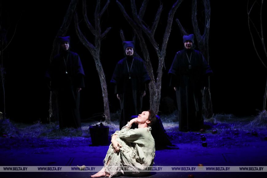 Спектакль Корова представил Брестский театр кукол на конкурс театрального искусства