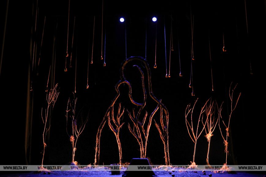 Спектакль Корова представил Брестский театр кукол на конкурс театрального искусства