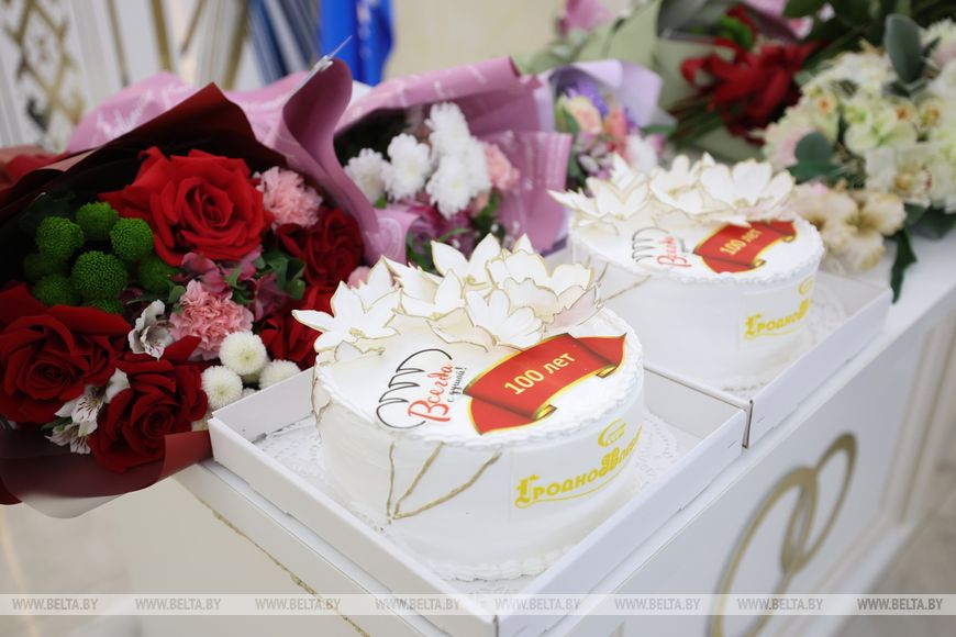 Единственные в Беларуси 100 летние сестры двойняшки отметили юбилей