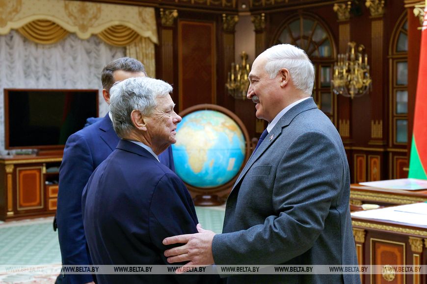 Лукашенко провел встречу со спецпосланником США в Беларуси Джоном Коулом