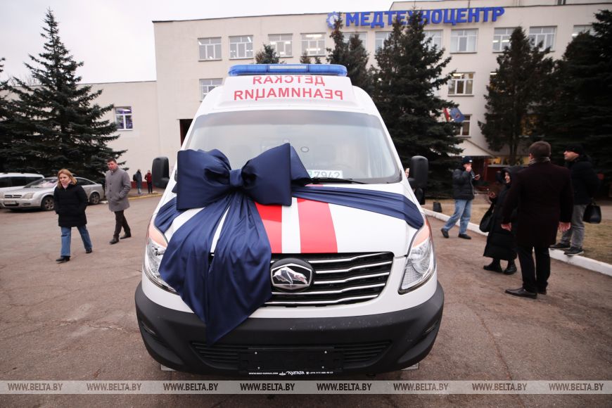 В Беларуси показали первый отечественный реанимобиль для новорожденных