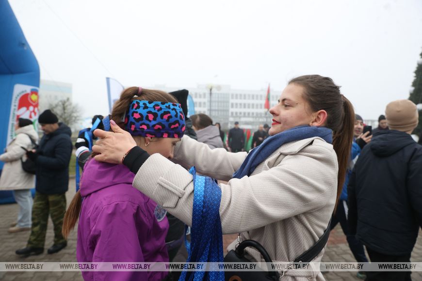 Более 300 человек вышли на старт Новогоднего забега в Бресте