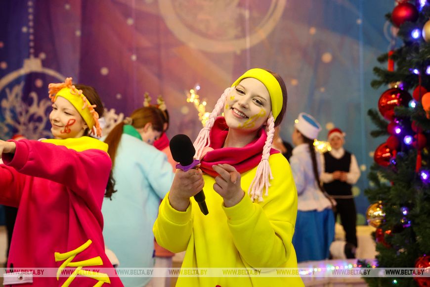 Приглашения на областной новогодний праздник в Бресте получили 900 детей