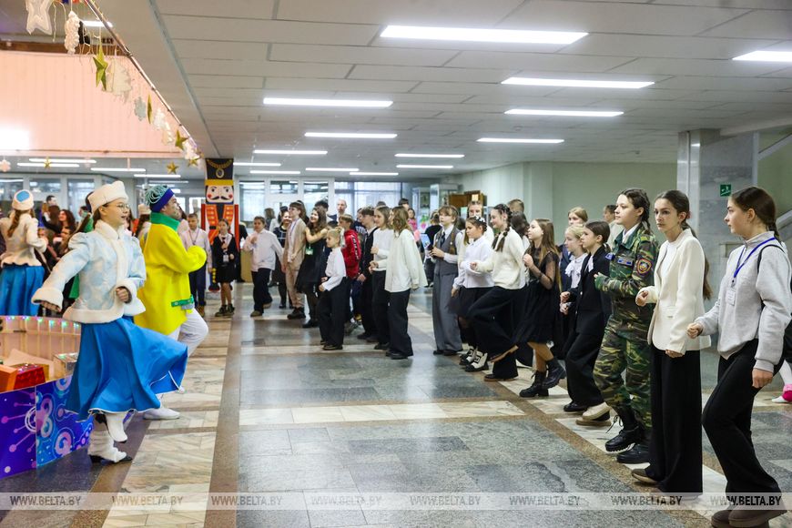 Приглашения на областной новогодний праздник в Бресте получили 900 детей