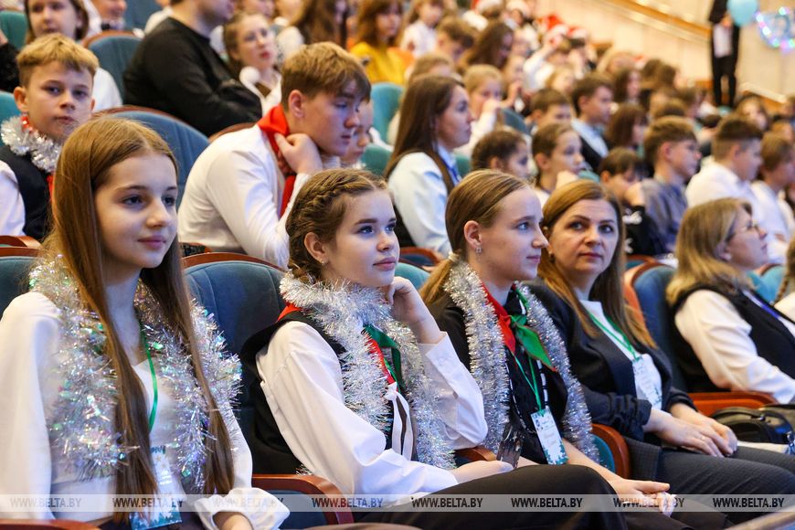 Приглашения на областной новогодний праздник в Бресте получили 900 детей