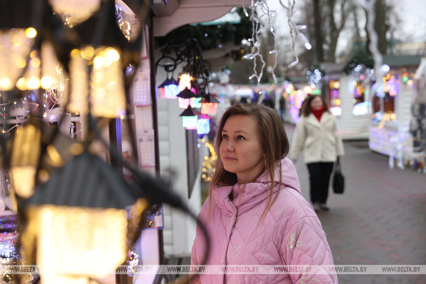 Зарядиться настроением, узнать тренды, прицениться. Чем еще привлекают предновогодние ярмарки Бреста