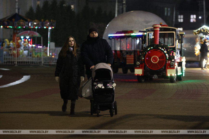 Зарядиться настроением, узнать тренды, прицениться. Чем еще привлекают предновогодние ярмарки Бреста